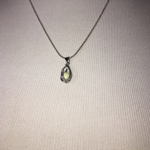 Super Cute Necklace With Caged Iridescent Stone - Picture 3 of 7